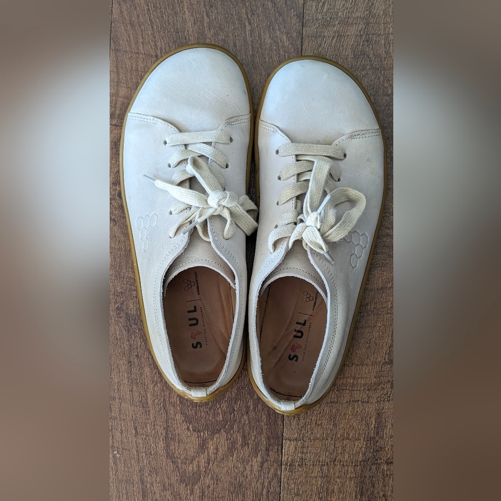 Vivobarefoot Addis size 9/40L